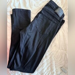 Classic Black Skinny 711 Levi’s Jeans for Women